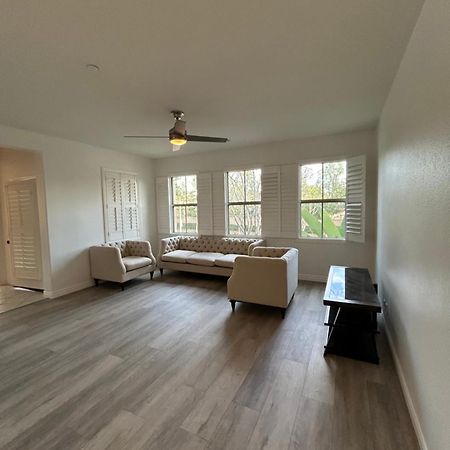 אירווין Comfortable House מראה חיצוני תמונה